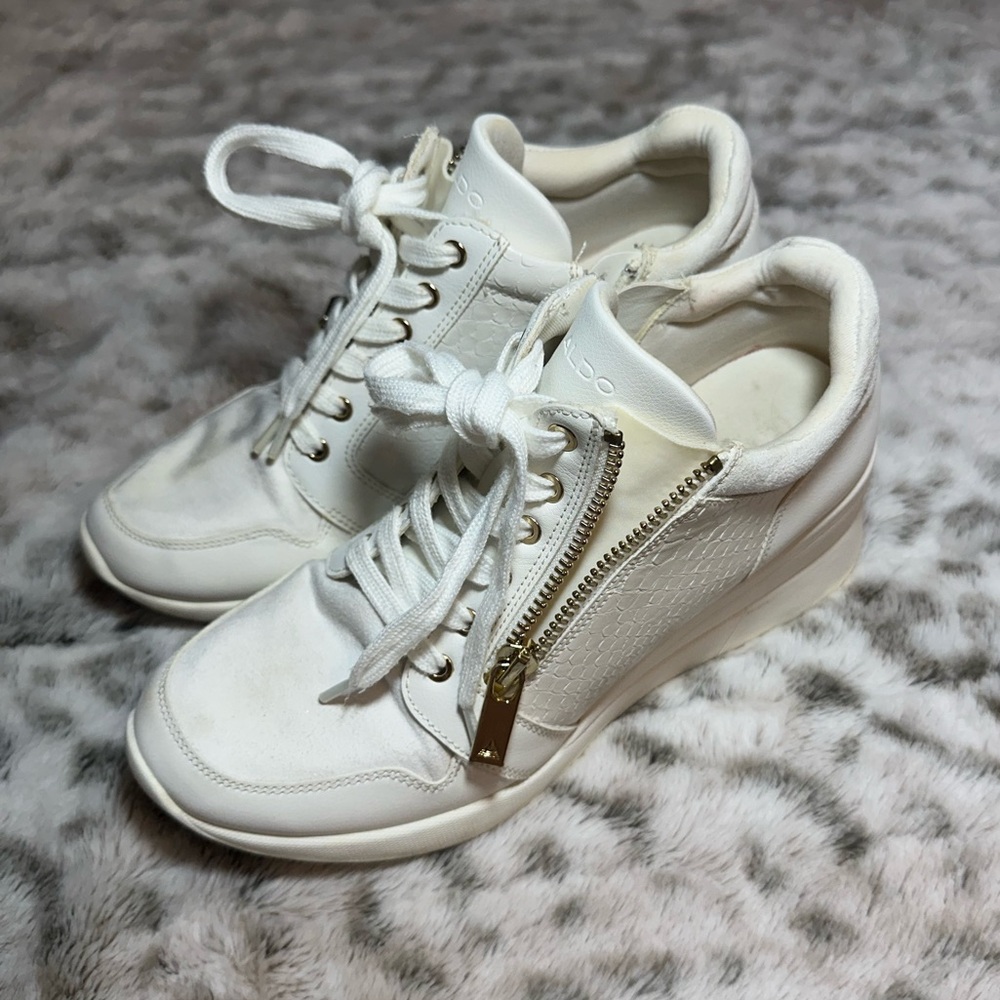 Aldo Wedge Shoes Sneakers Womens Sz. 7  White Side Zip Lace Up  Used
